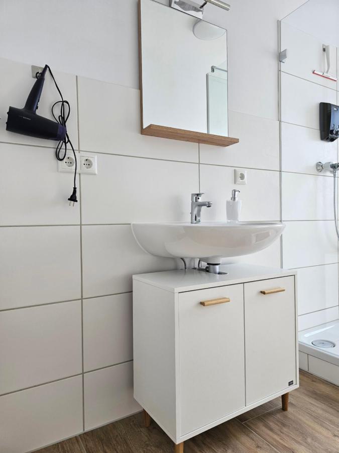 Schoene Grosse Ferienwohnung 79M2 Und 2 Baeder, Zentrumnah, 2Og แอร์ฟวร์ท ภายนอก รูปภาพ