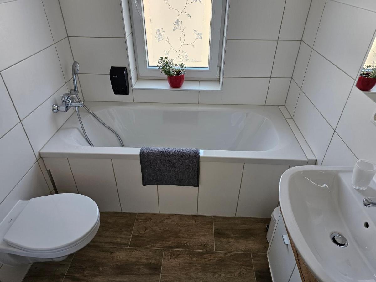 Schoene Grosse Ferienwohnung 79M2 Und 2 Baeder, Zentrumnah, 2Og แอร์ฟวร์ท ภายนอก รูปภาพ